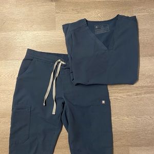 Dark Harbor Figs X-Small Scrub Set